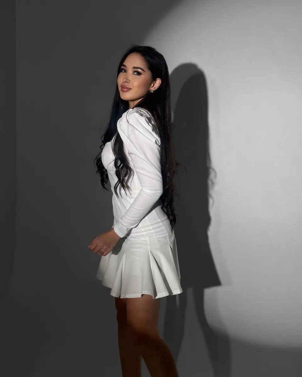 Alma escort in Dubai