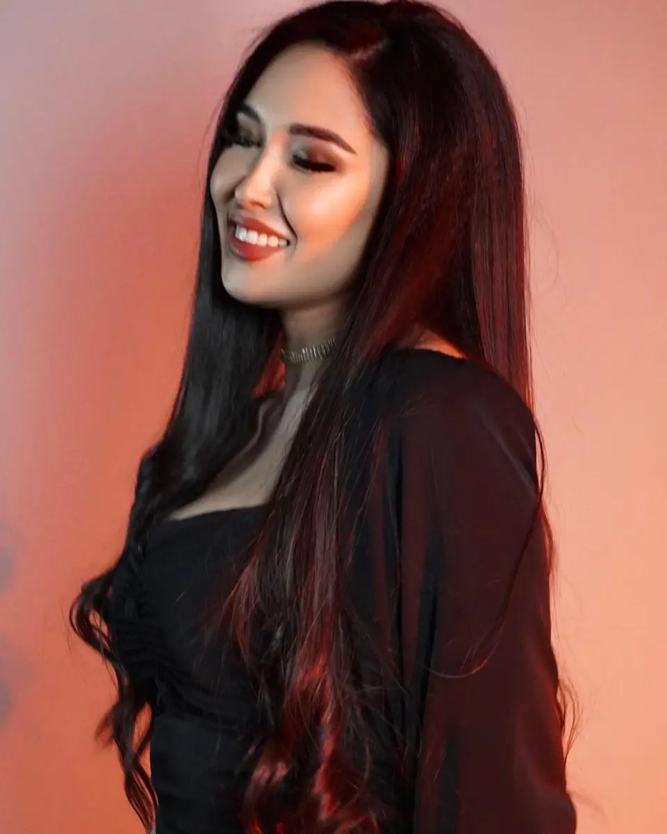 Alma escort in Dubai