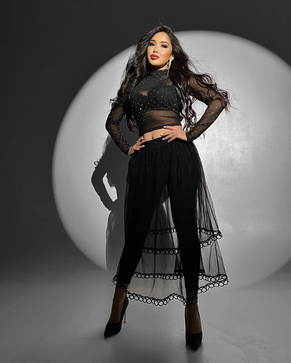 Alma escort in Dubai