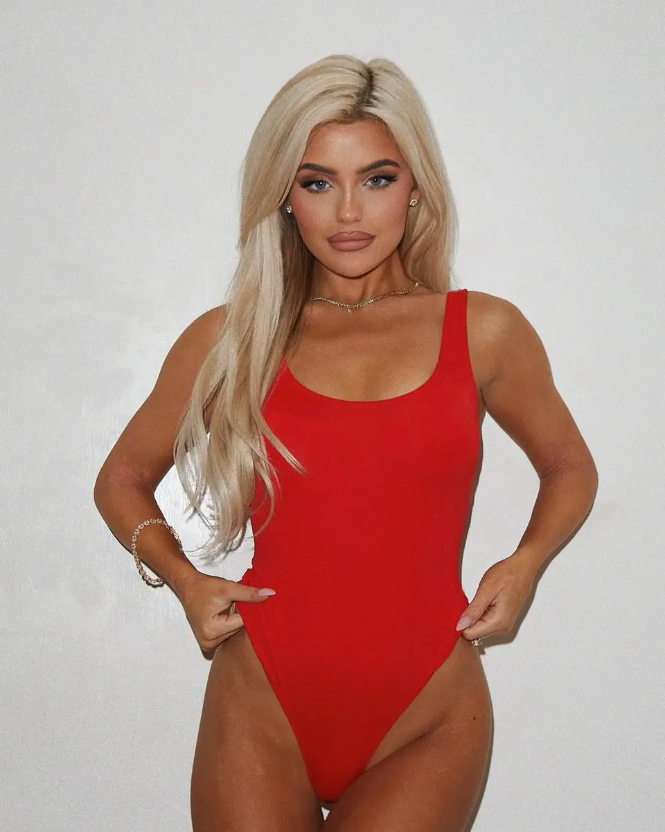 Avil escort in Dubai