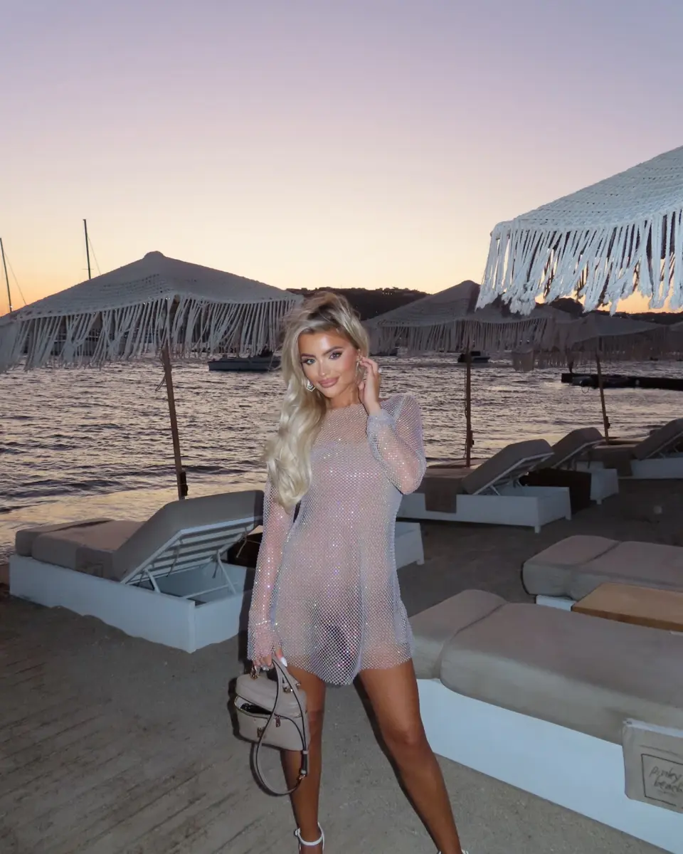 Avil escort in Dubai