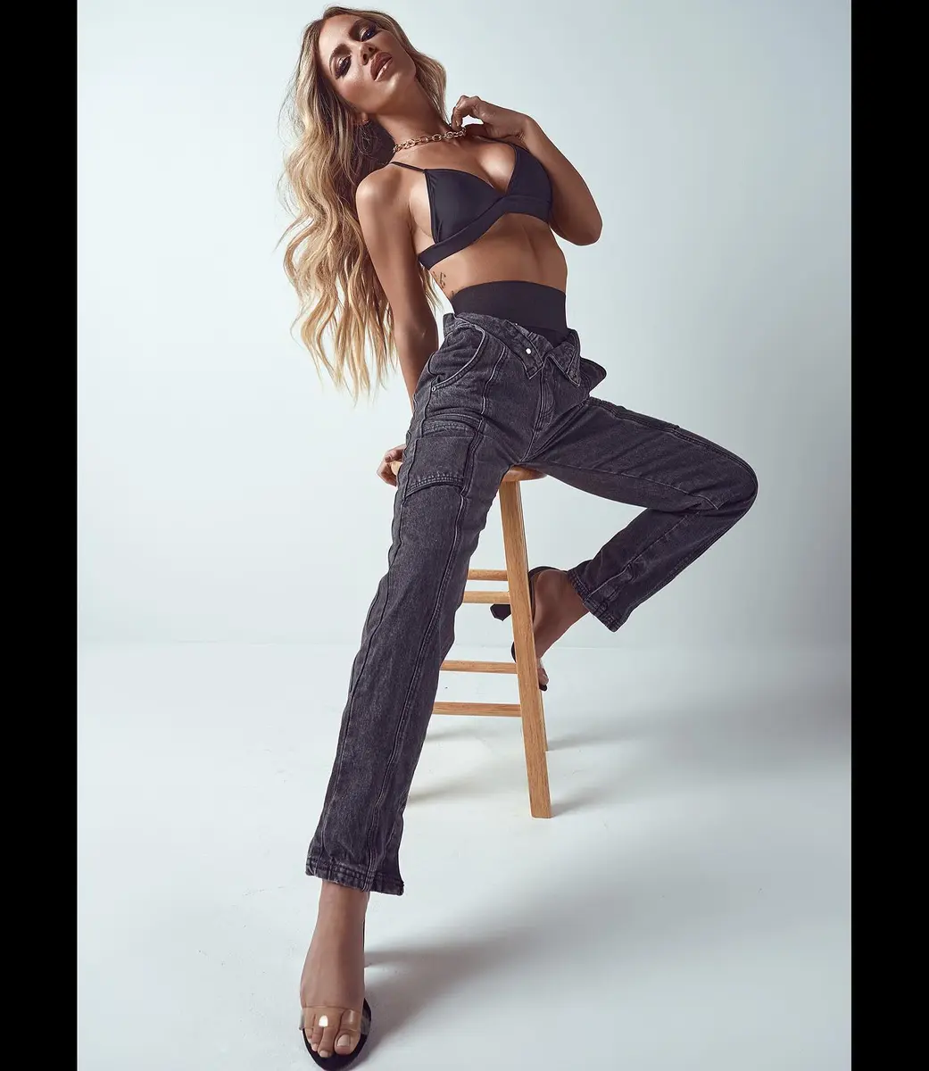 Clare escort in Dubai