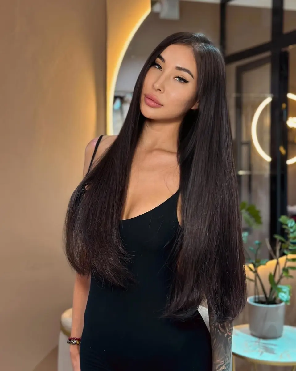 Lori escort in Dubai