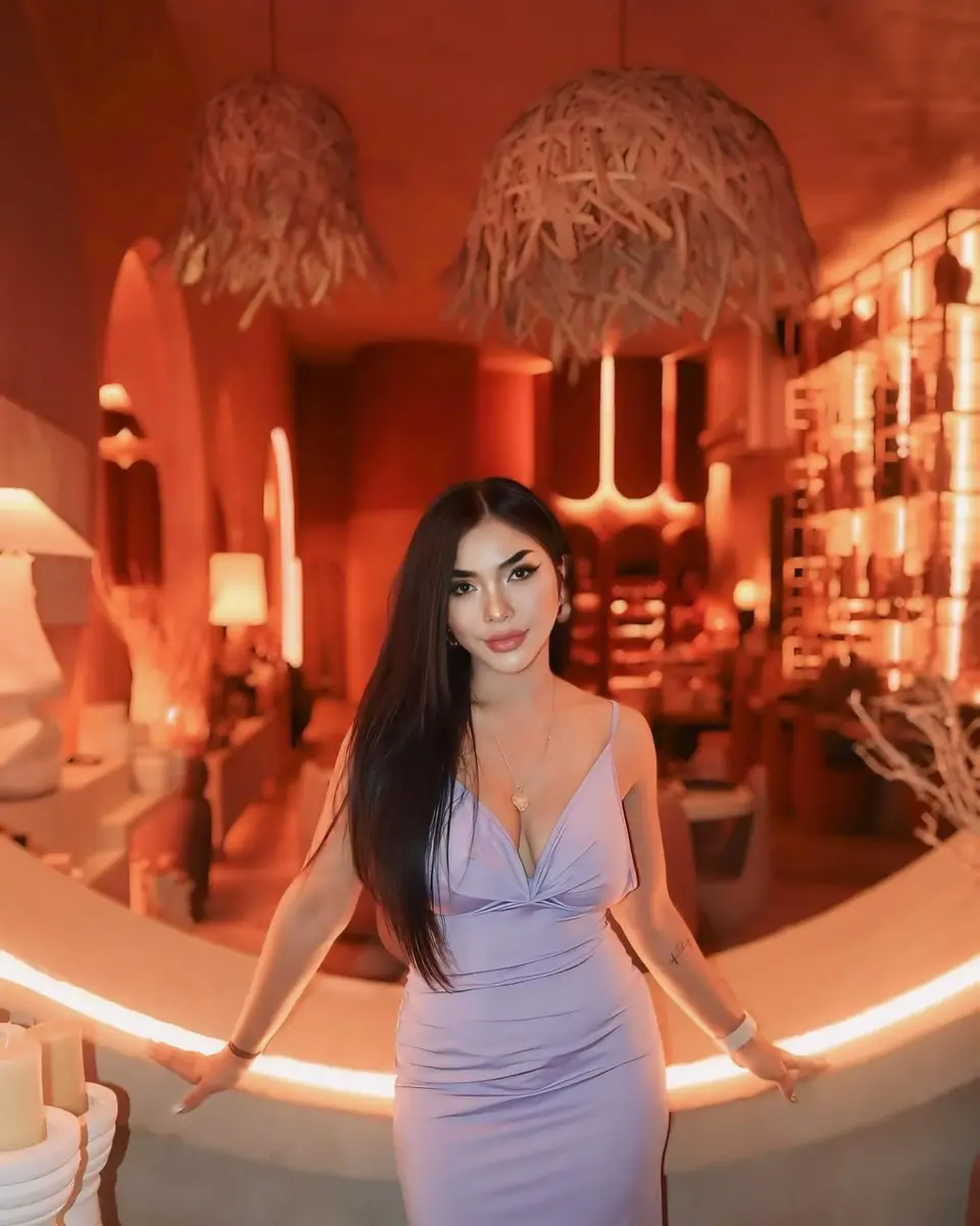 Mia escort in Dubai