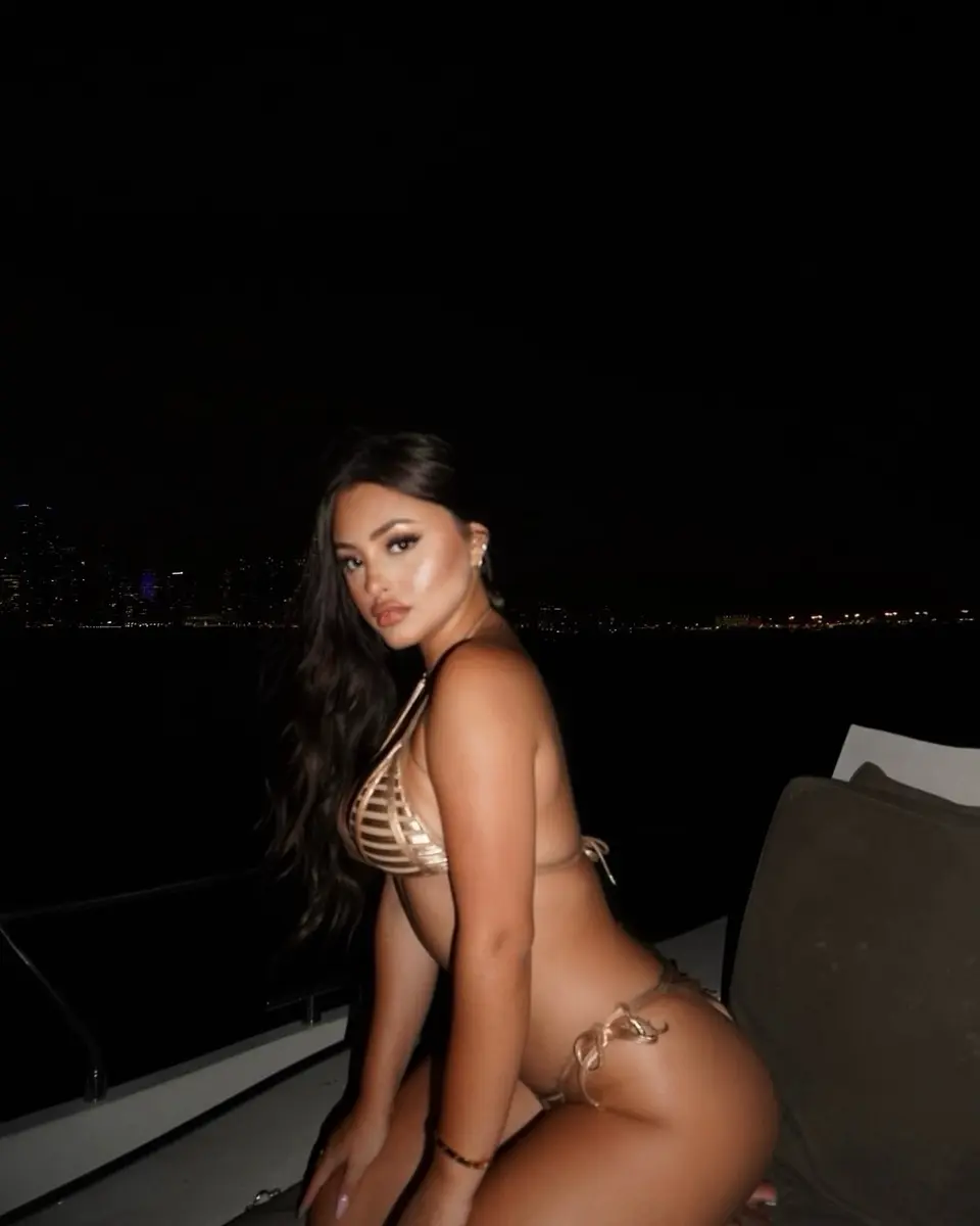 Ninani escort in Dubai