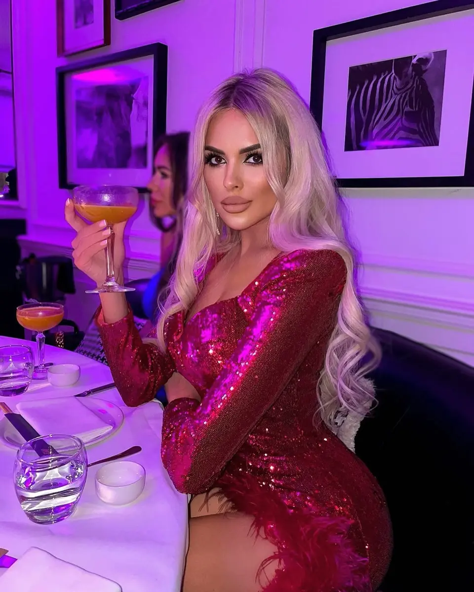 Teriamina escort in Dubai