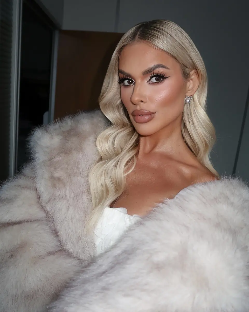 Teriamina escort in Dubai