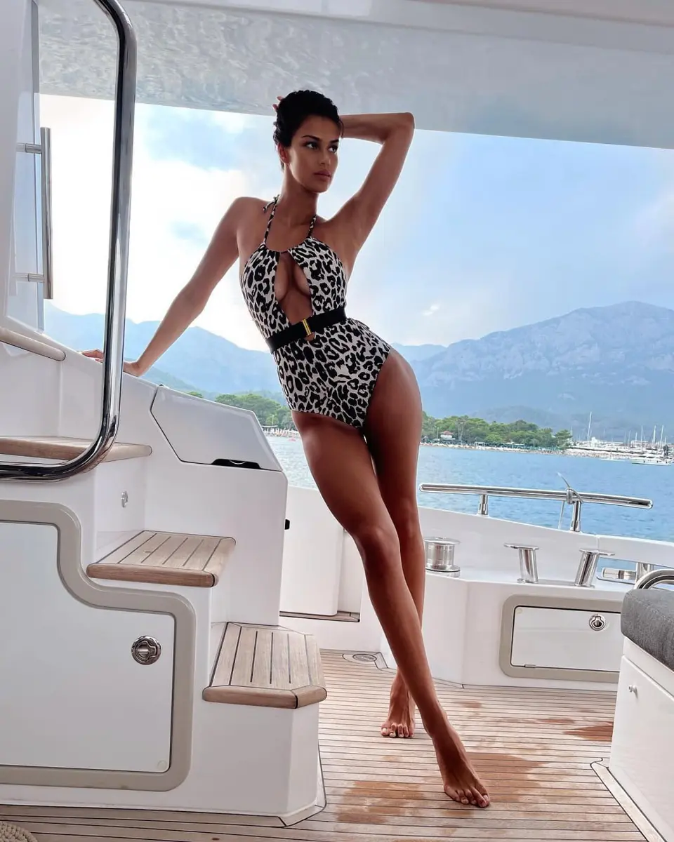 Valentina escort in Dubai