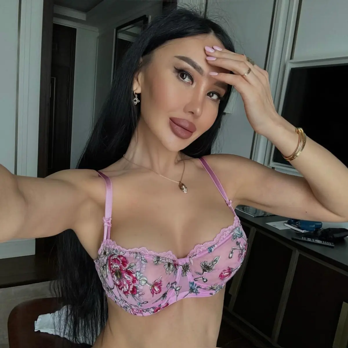 Zoya escort in Dubai